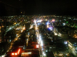 タワー南面の窓から見る札幌市内の夜景